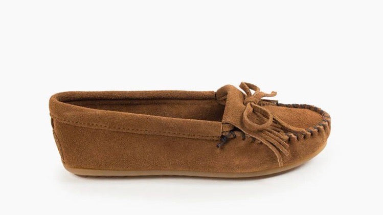 MINNETONKA WOMEN'S KILTY HARDSOLE DUSTY BROWN 403