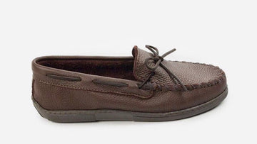 MINNETONKA MEN'S MOOSEHIDE CLASSIC CHOCOLATE 892